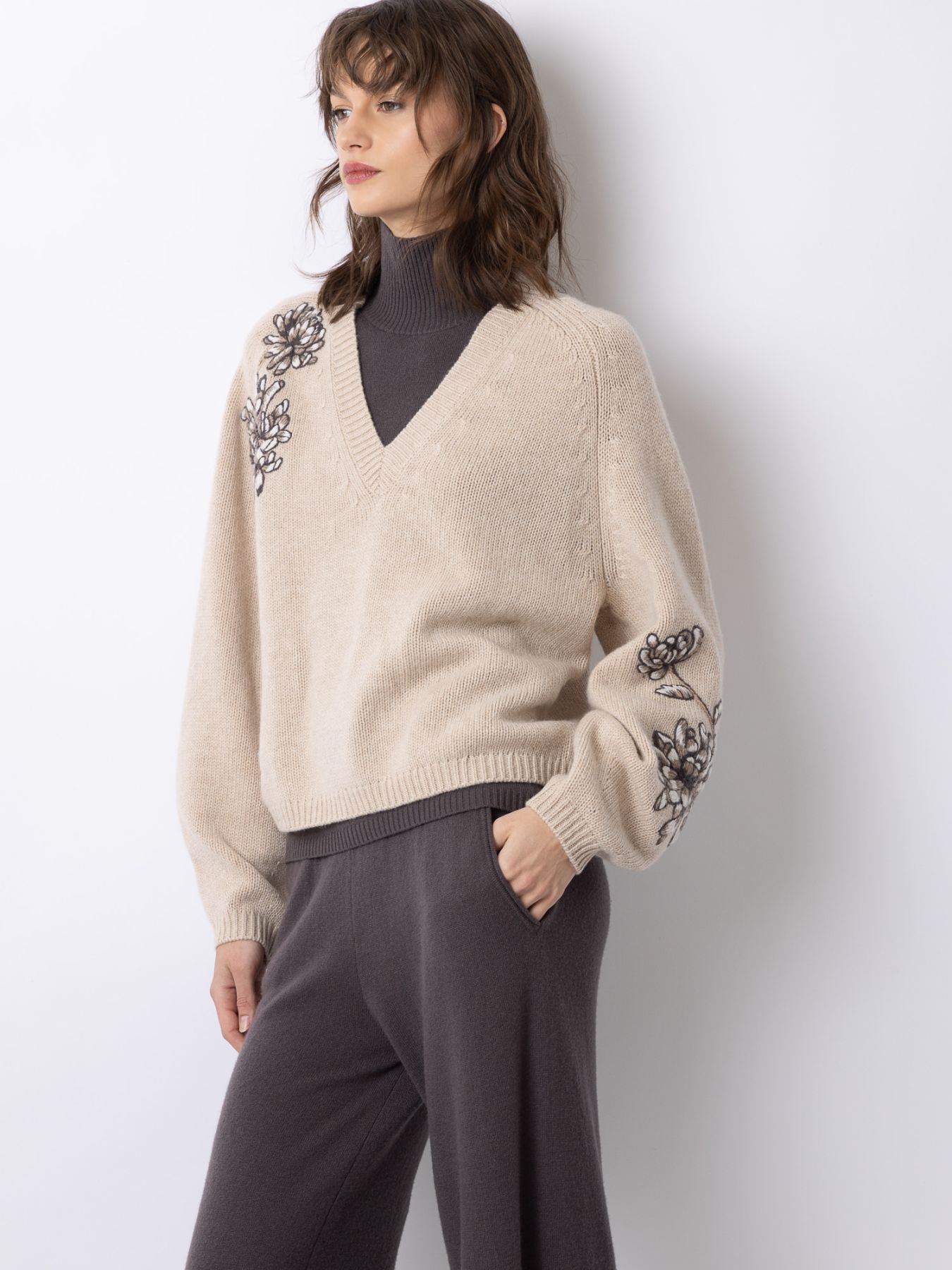 BESTICKTER V-PULLOVER